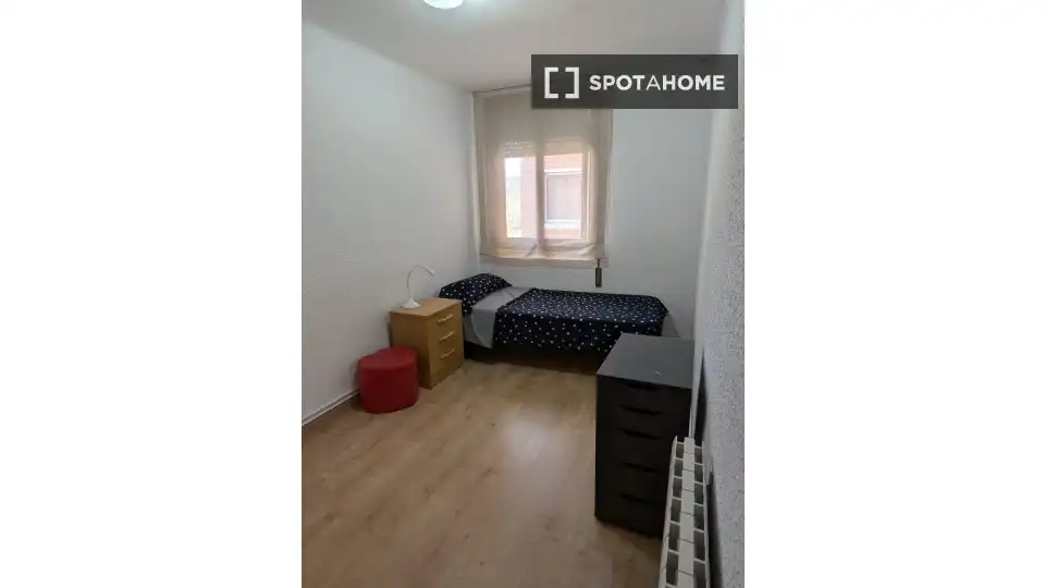 Schlafzimmer von Wohnung zur untervermieten in Terrassa mit Klimaanlage, Terrasse und Möbliert