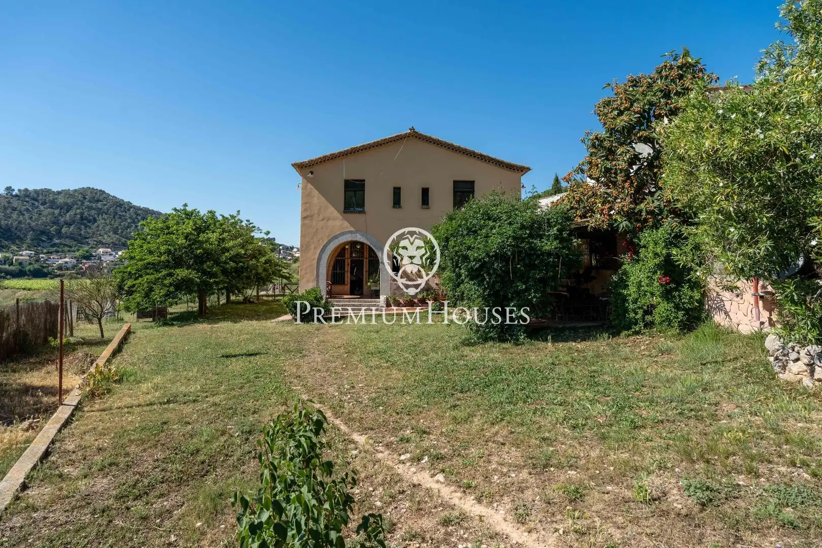 Vista exterior de Finca rústica en venda en Sant Pere de Ribes amb Calefacció i Jardí privat