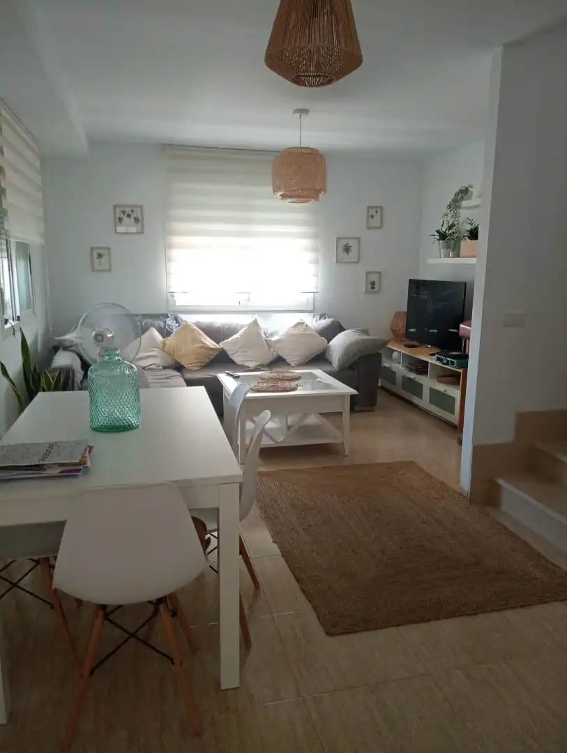 Sala de estar de Casa adosada de alquiler en Almazora / Almassora con Terraza, Piscina y Amueblado