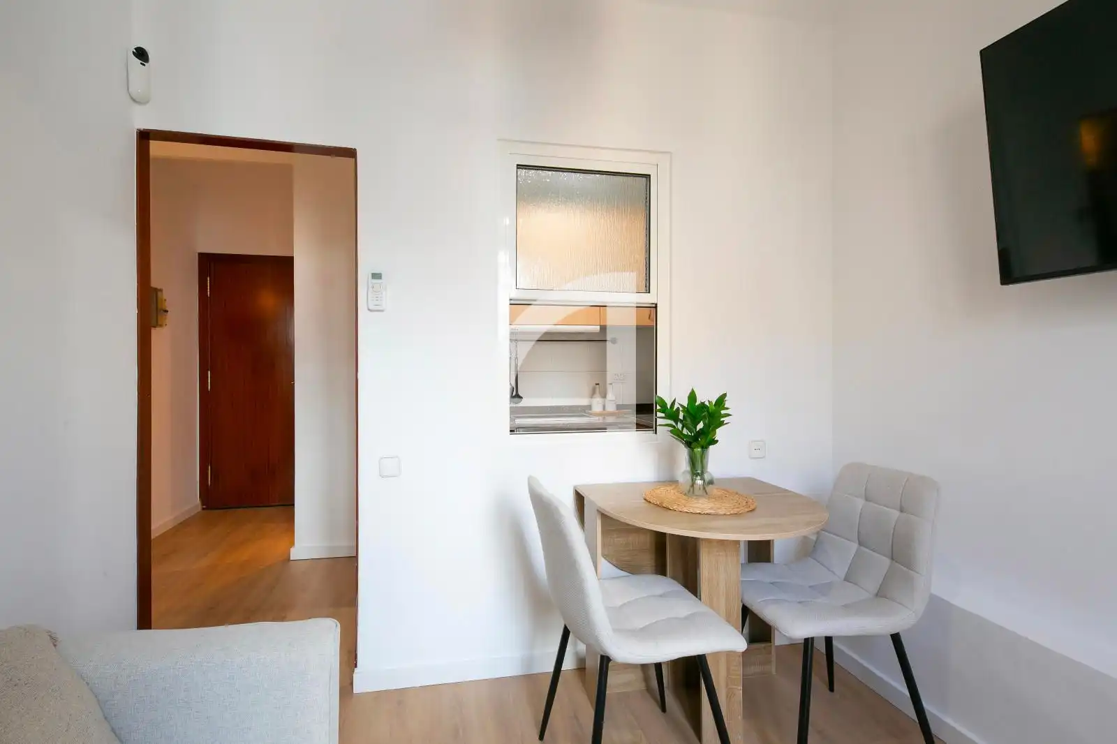 Flat with terrace to rent in Carrer de Santalo, imagen 5