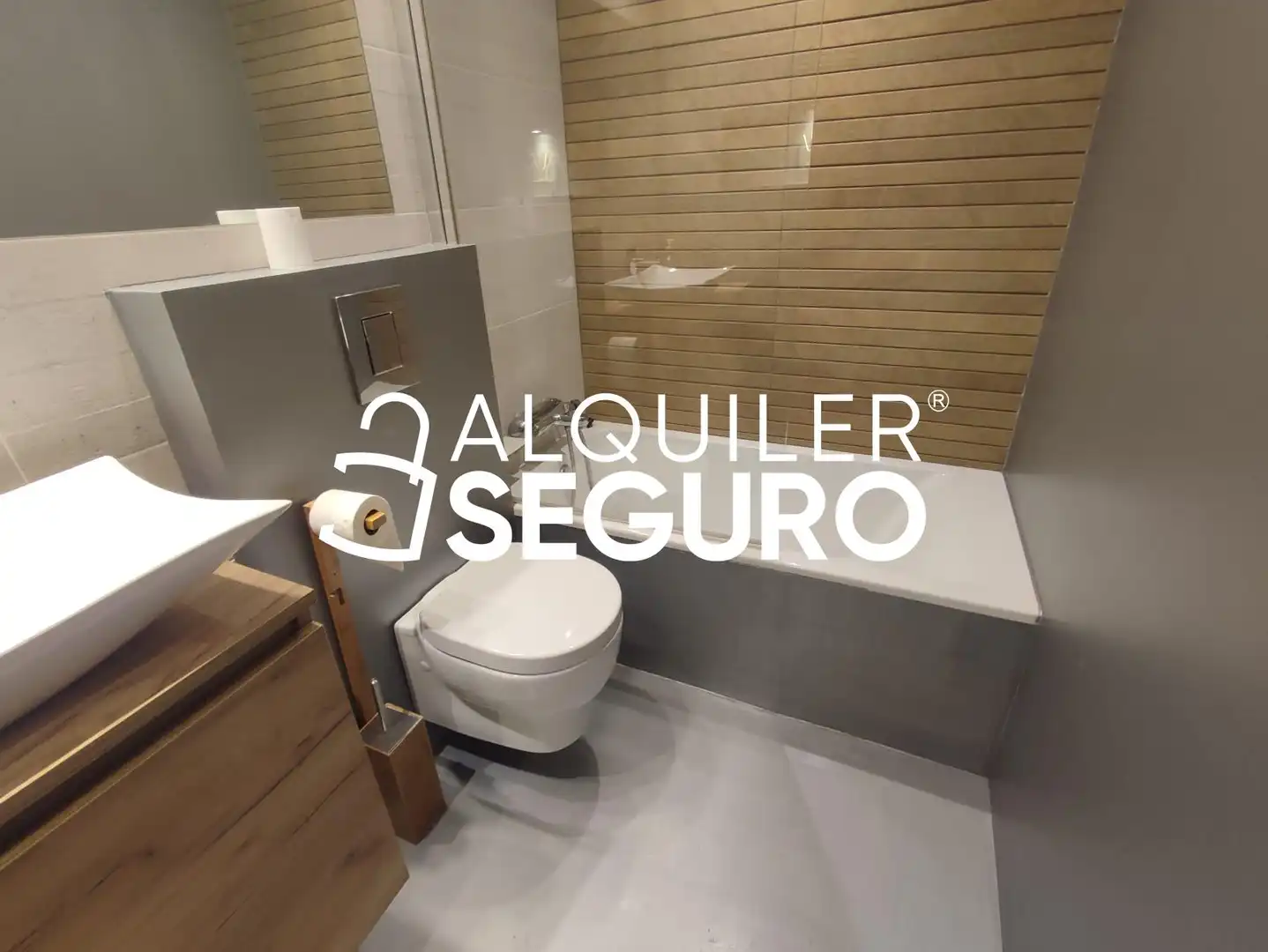 Baño de Piso de alquiler en Zaragoza con Aire acondicionado, Calefacción y Amueblado