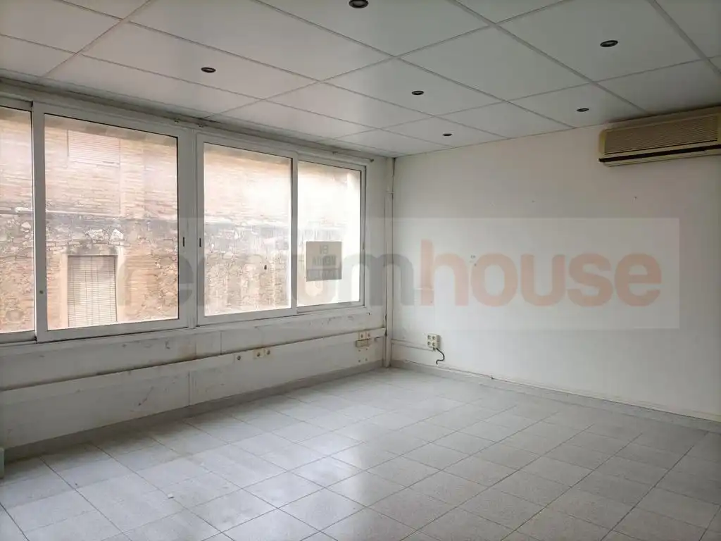 Terraced house for sale in Calle Josep Anselm Clavé