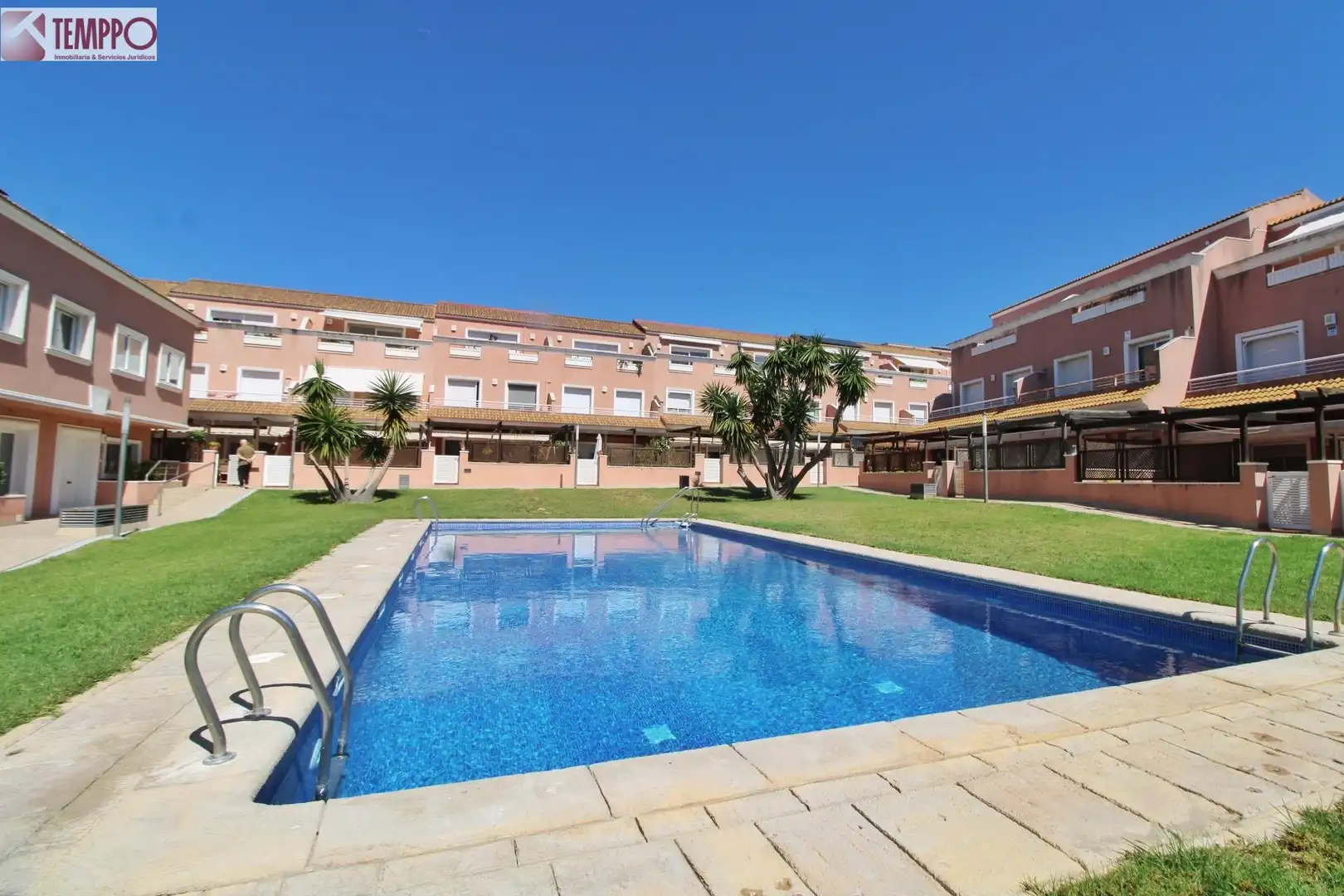 Piscina de Casa adosada en venda en El Vendrell amb Calefacció, Jardí privat i Terrassa