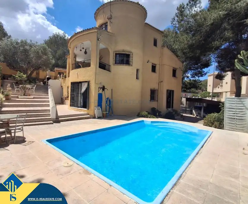 Villa mit Pool zum Verkauf in Orihuela Costa