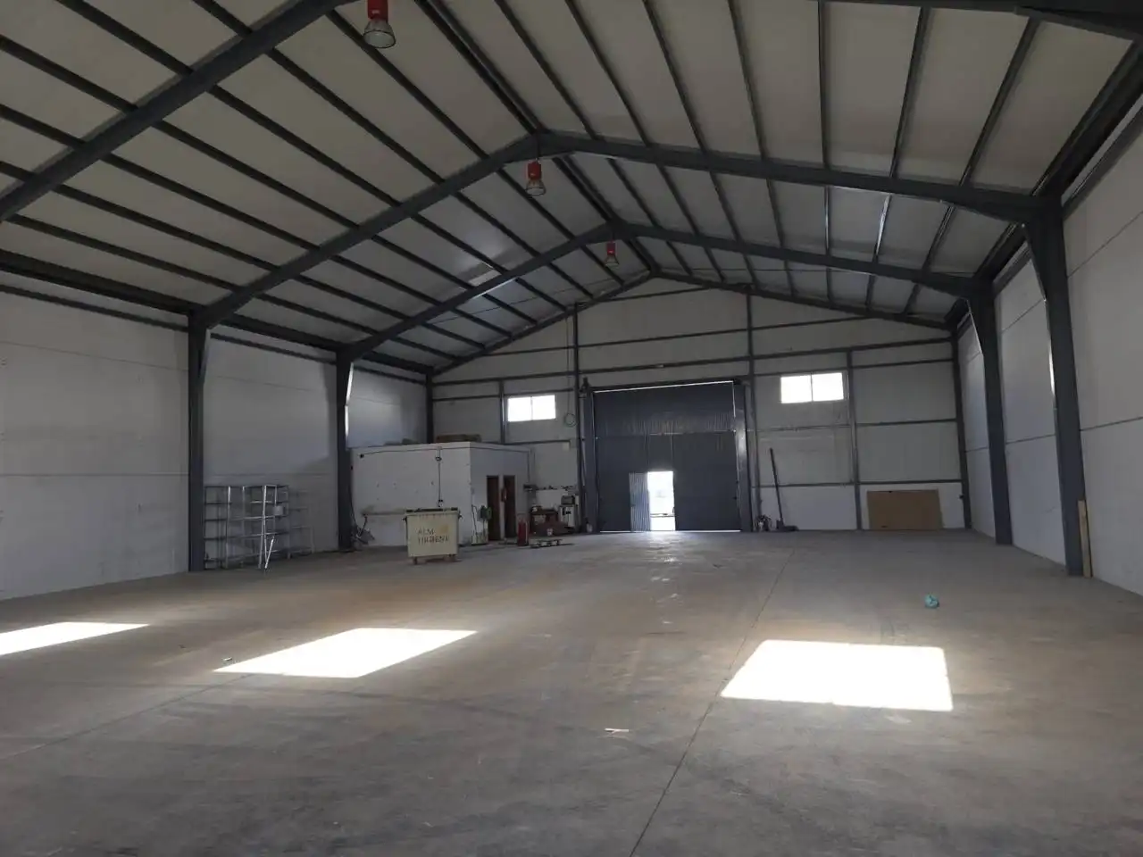 Fabrikhallen zur Miete in Albacete