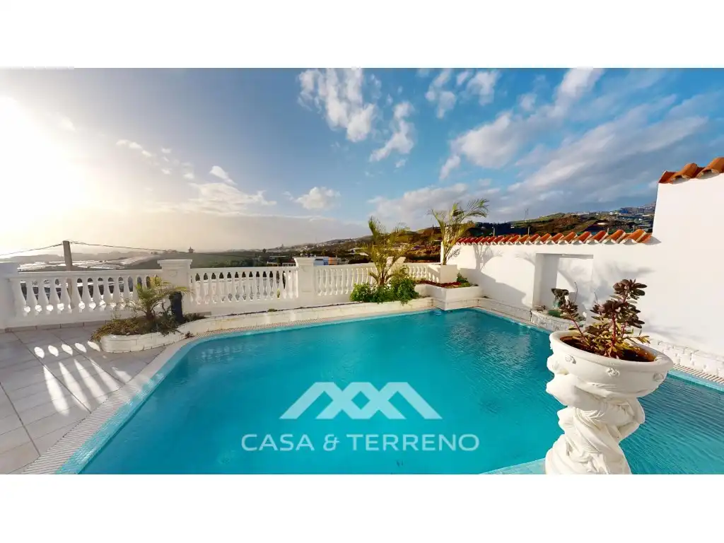 Vista exterior de Casa o chalet en venta en Torrox con Aire acondicionado, Terraza y Piscina