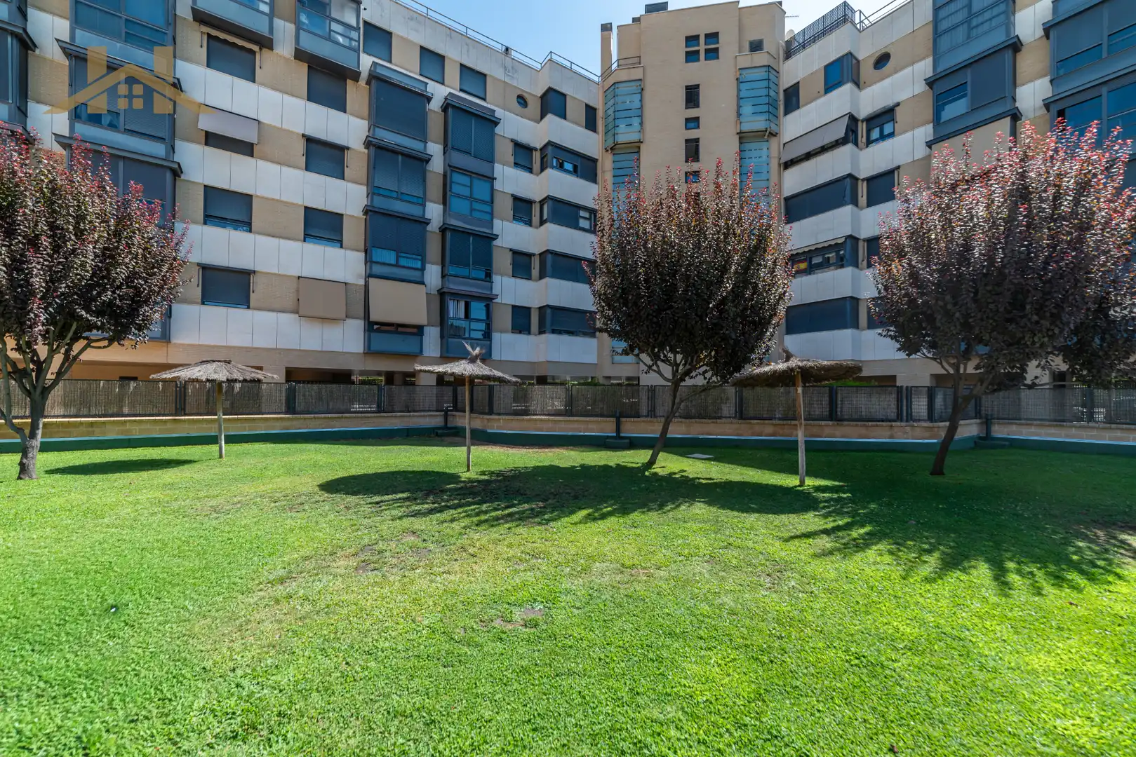 Exterior view of Flat for sale in Madrid  with Air Conditioner, Private garden and Storage room