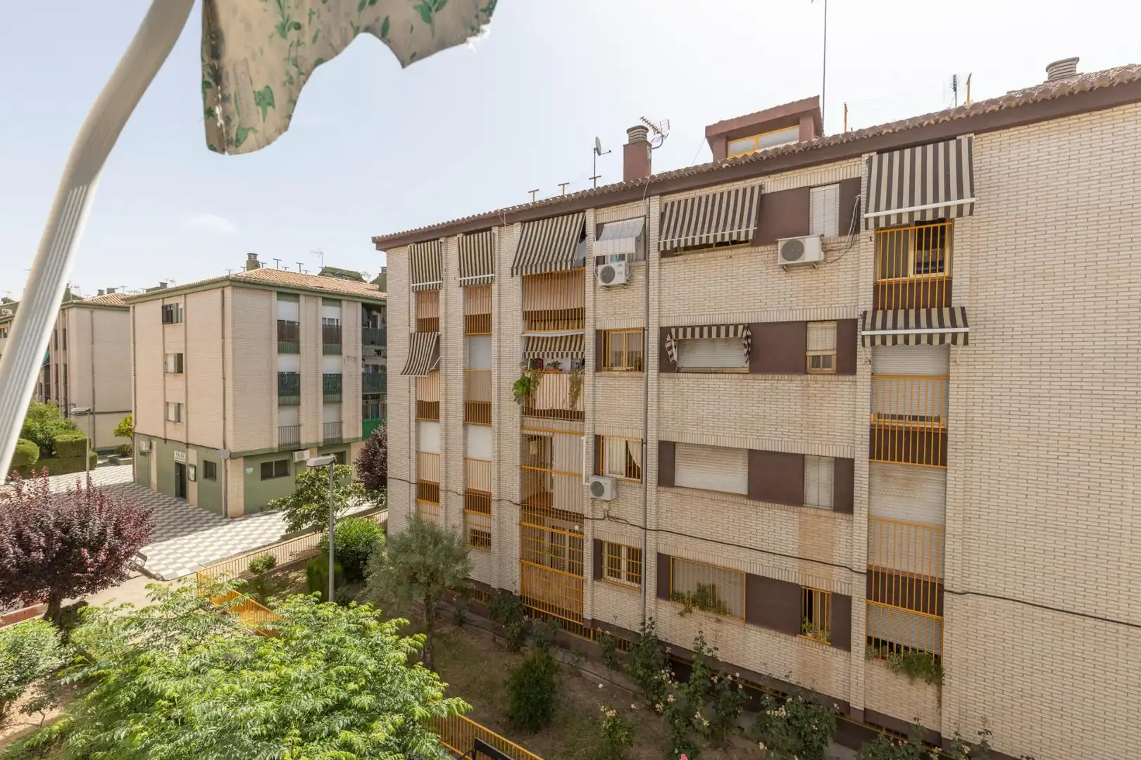 Vista exterior de Piso en venta en Granada con Aire acondicionado, Calefacción y Balcón