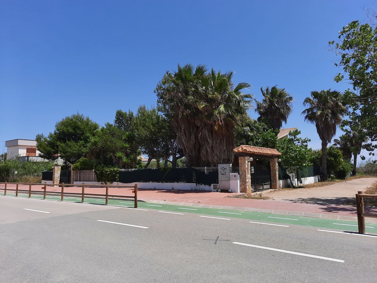 Vista exterior de Casa o xalet en venda en Deltebre amb Jardí privat, Terrassa i Traster