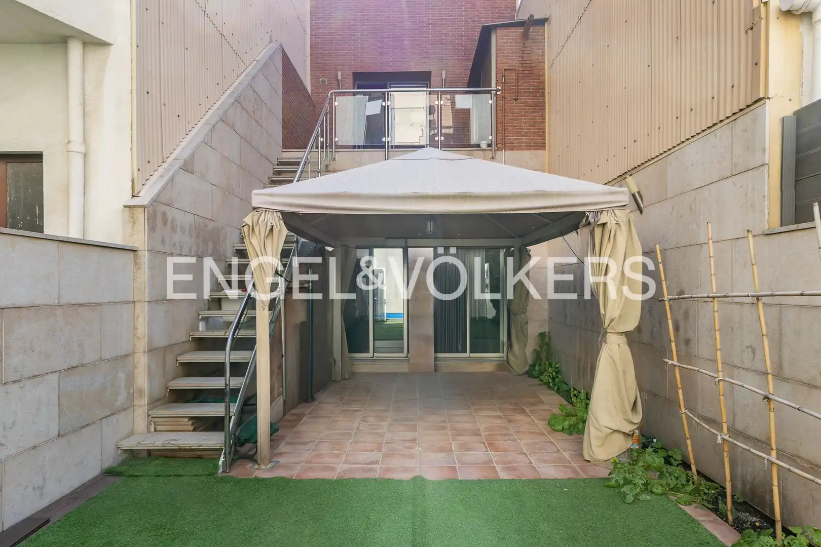 Terraza de Casa o chalet en venta en El Prat de Llobregat con Aire acondicionado, Calefacción y Jardín privado