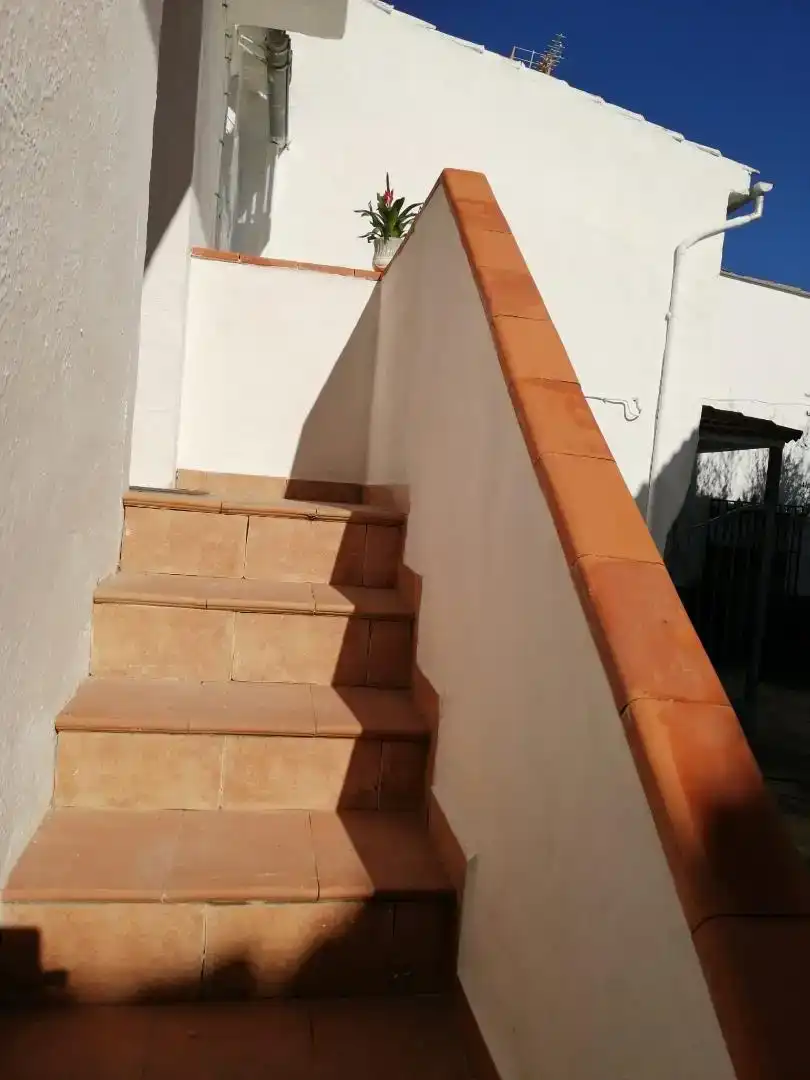 Vista exterior de Casa adosada en venda en Frailes amb Balcó