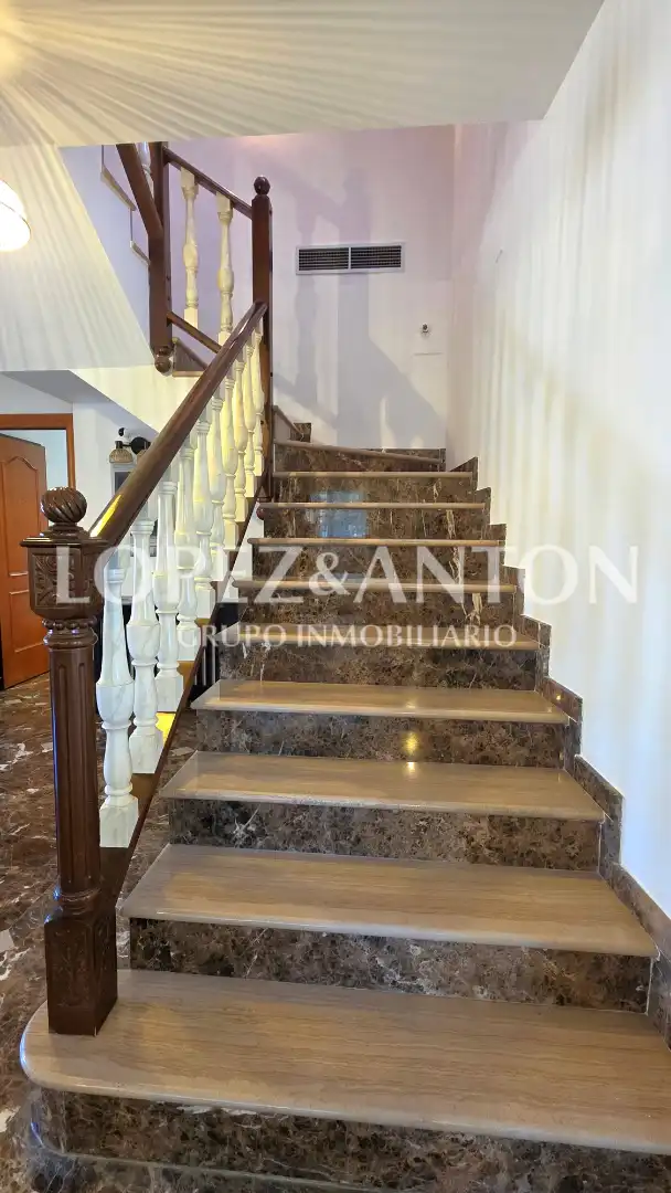 Haus oder Chalet zum Verkauf in L'Eliana mit Klimaanlage, Heizung und Privatgarten