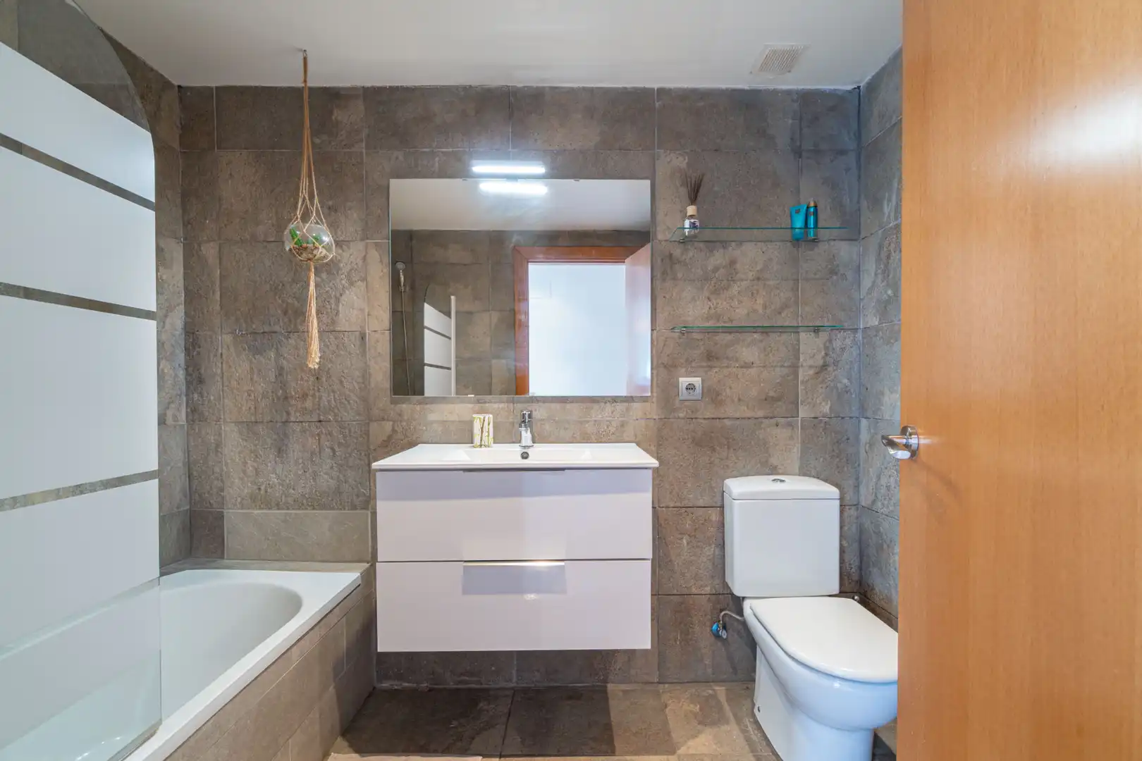 Baño de Piso en venta en Empuriabrava con Aire acondicionado, Calefacción y Amueblado