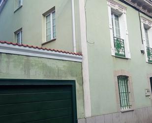Vista exterior de Casa adosada en venda en Cudillero amb Terrassa i Balcó