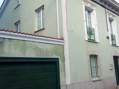 Vista exterior de Casa adosada en venda en Cudillero amb Terrassa i Balcó