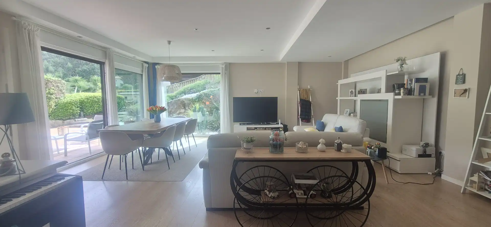 Sala de estar de Casa o chalet en venta en Vigo  con Aire acondicionado, Calefacción y Jardín privado