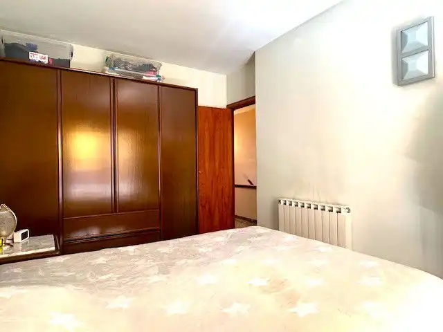 Schlafzimmer von Einfamilien-Reihenhaus zum Verkauf in Sant Boi de Llobregat mit Klimaanlage, Heizung und Terrasse