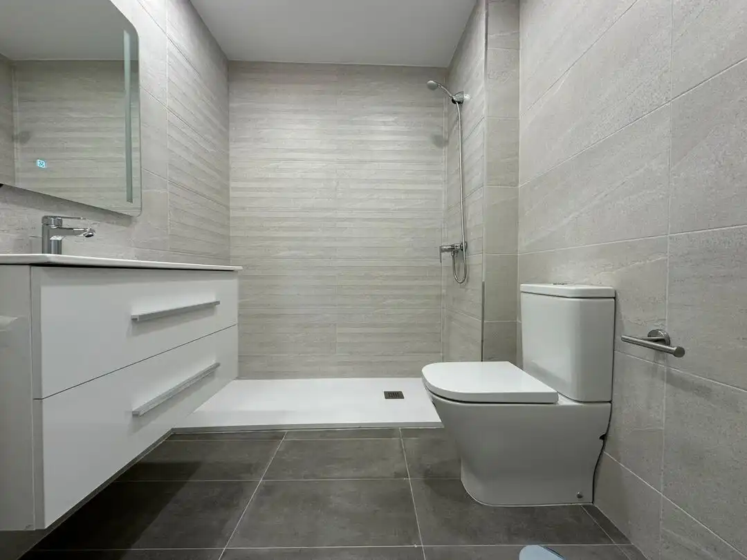 Baño de Piso en venta en Toledo con Aire acondicionado, Calefacción y Jardín privado