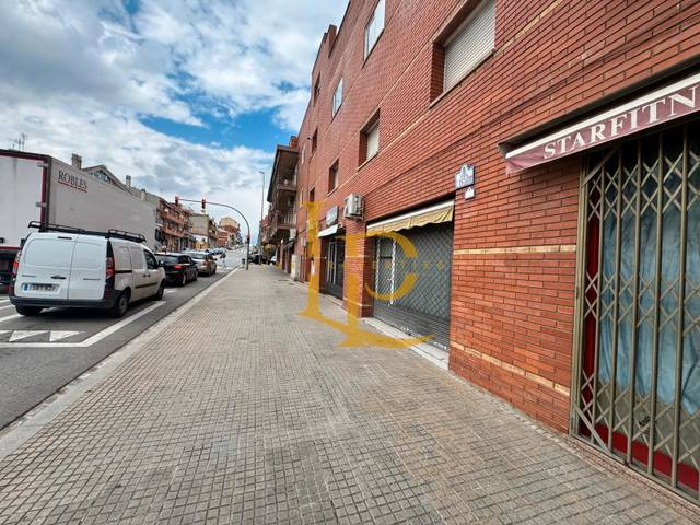 Local comercial en Alquiler en Avinguda de l'Estatut, 132 en Ca n'Oriol