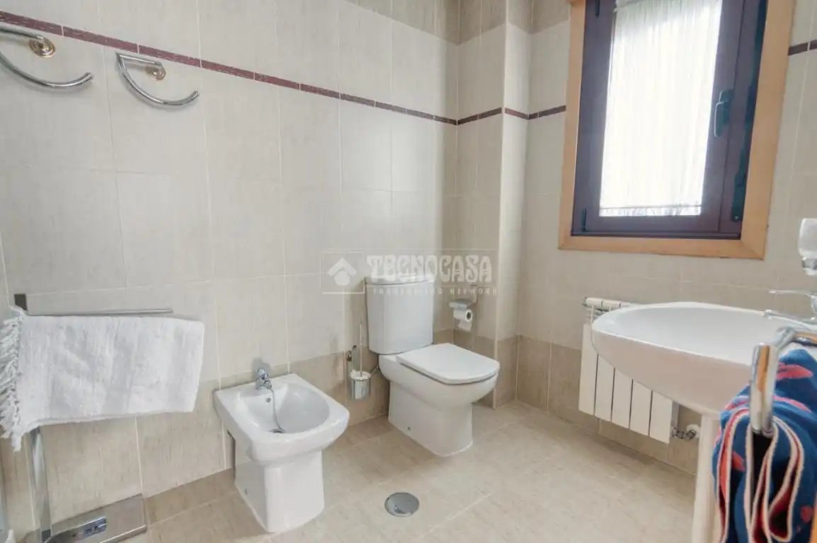 Baño de Casa o chalet en venta en Castellanos de Moriscos con Aire acondicionado, Calefacción y Jardín privado