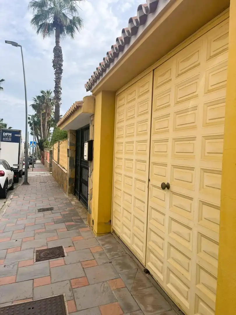 Vista exterior de Casa o xalet en venda en Rincón de la Victoria amb Jardí privat, Terrassa i Balcó