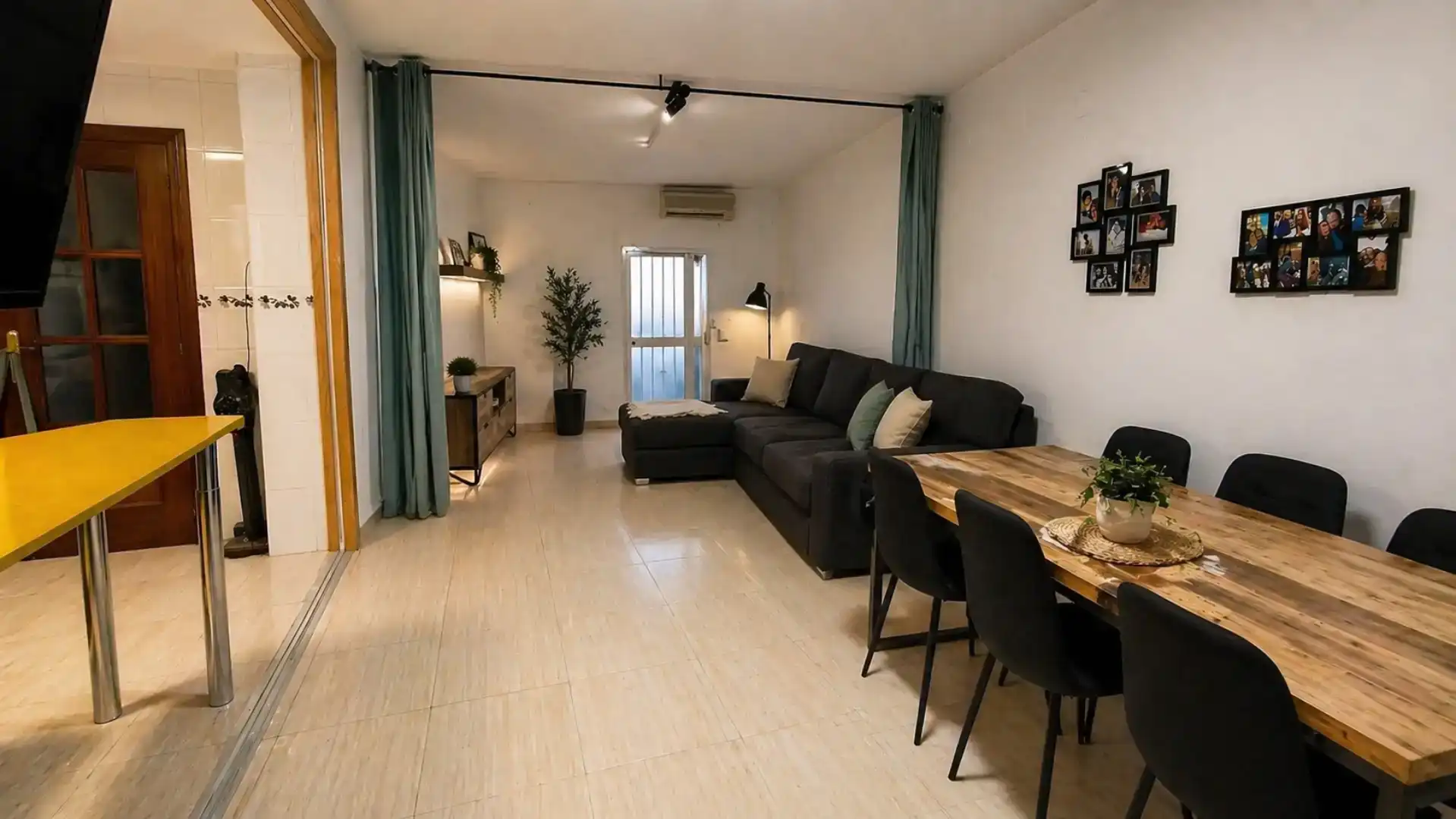 Sala d'estar de Casa adosada en venda en Espartinas