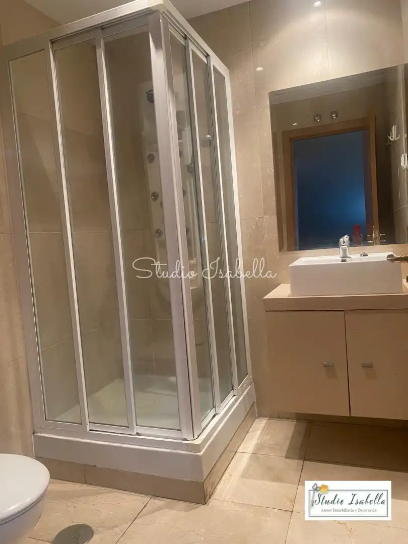 Baño de Dúplex de alquiler en Toledo con Aire acondicionado, Calefacción y Amueblado