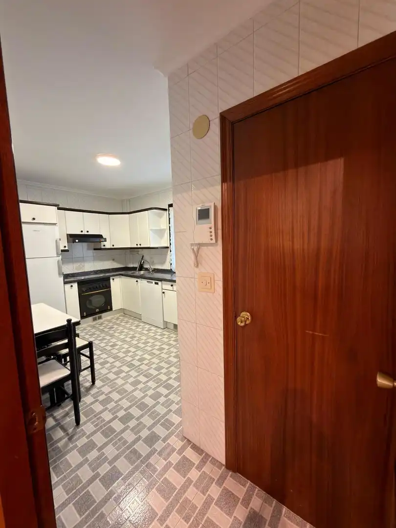 Cuina de Pis de lloguer en Oviedo  amb Calefacció i Moblat