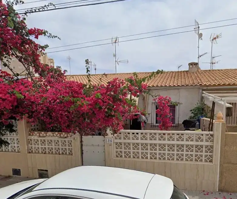 Bungalow con giardino in vendita a Calle MATILDE PEÑARANDA