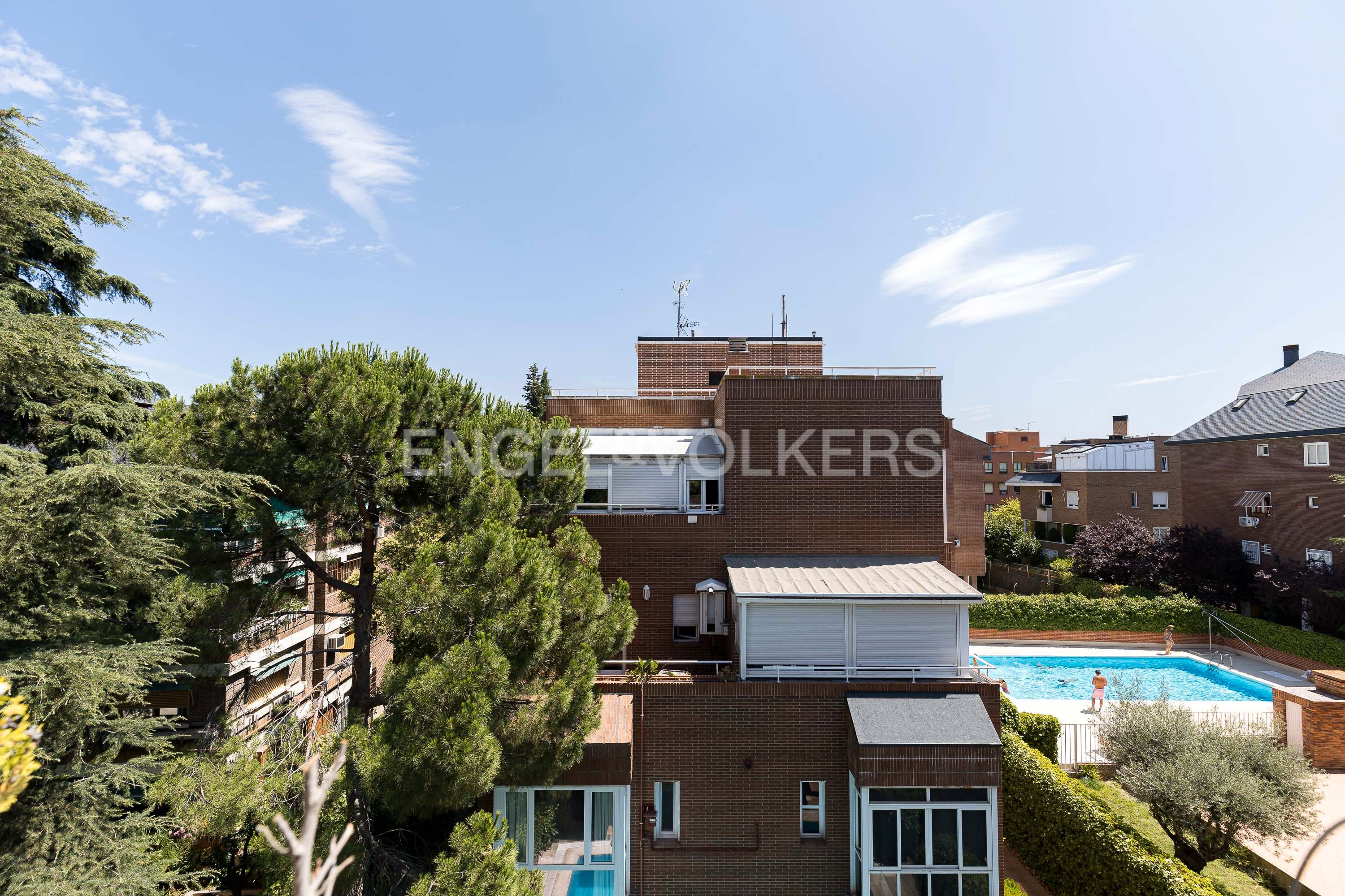 Exterior view of Apartment to rent in  Madrid Capital  with Air Conditioner, Heating and Private garden