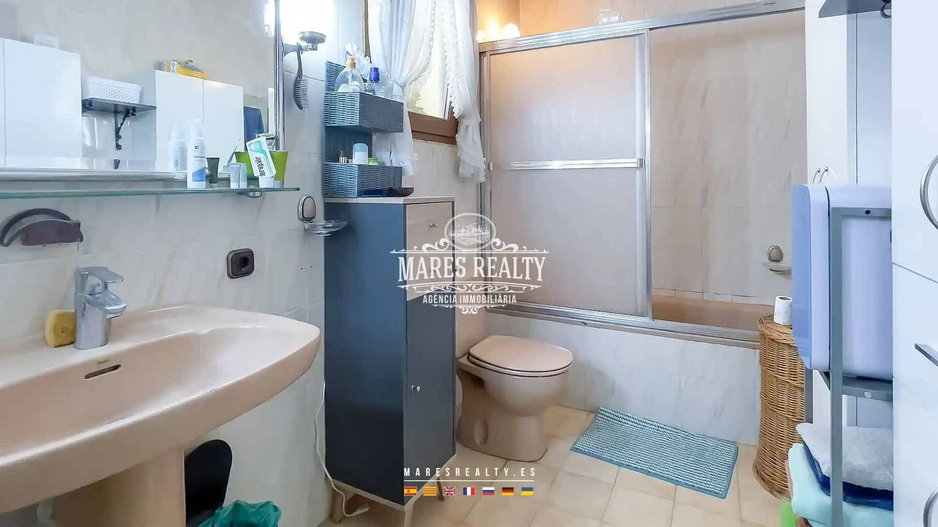Badezimmer von Haus oder Chalet zum Verkauf in Lloret de Mar mit Klimaanlage, Heizung und Privatgarten