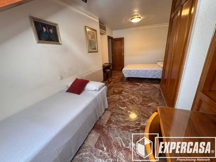 Dormitori de Casa o xalet en venda en Burjassot amb Aire condicionat, Calefacció i Terrassa