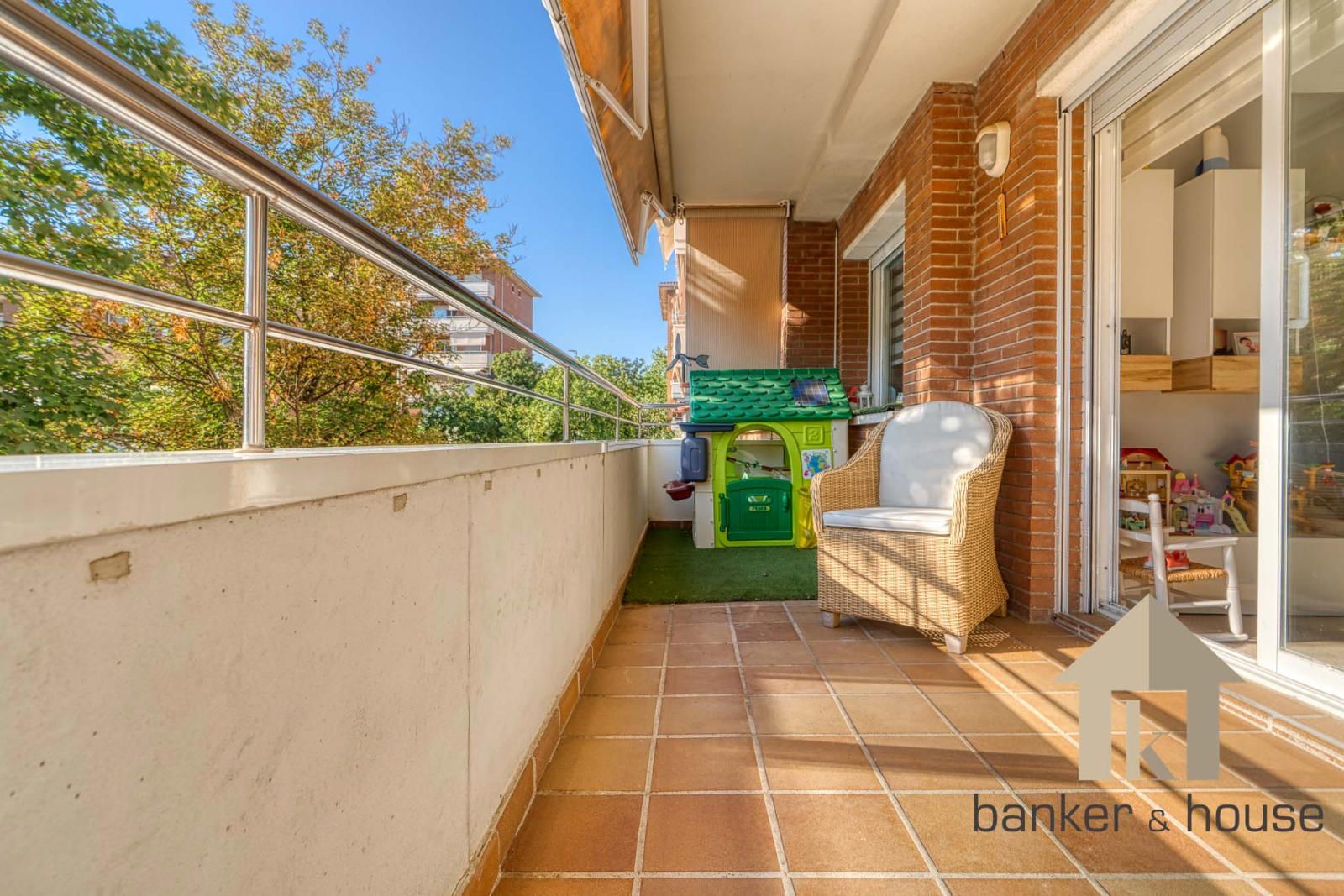 Exterior view of Flat for sale in Cerdanyola del Vallès  with Air Conditioner, Heating and Parquet flooring