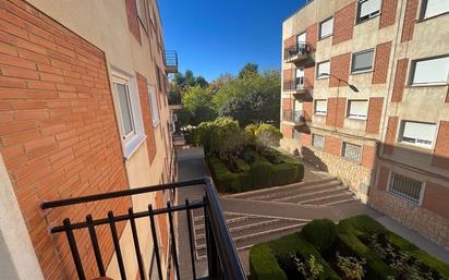 Vista exterior de Pis en venda en Almansa amb Calefacció, Terrassa i Balcó