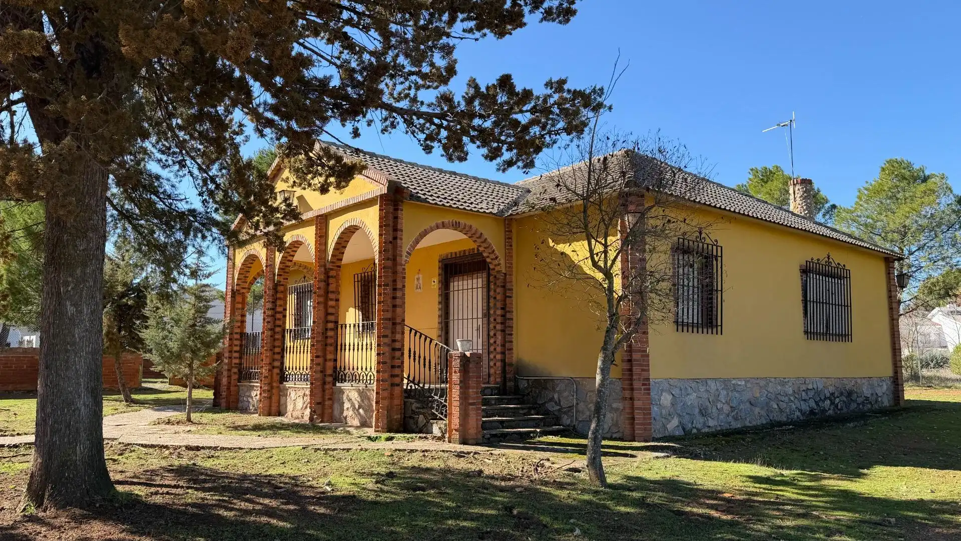 Detached house with garden for sale in Villafranca de los Caballeros, imagen 53