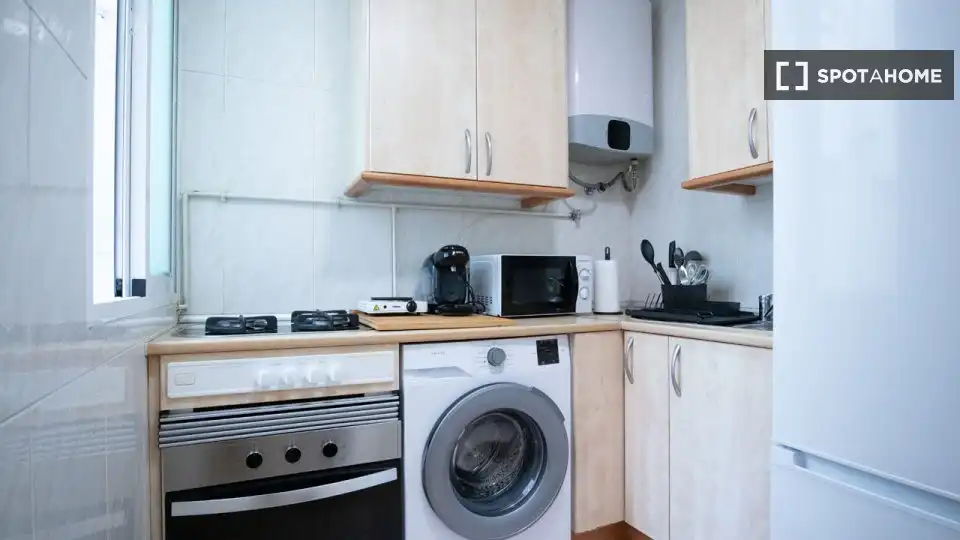 Cuina de Apartament per a compartir en Madrid amb Aire condicionat, Calefacció i Terrassa