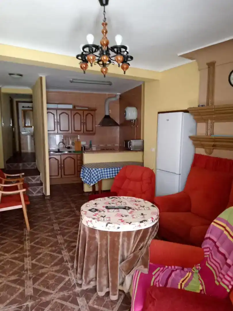 Küche von Country house zum Verkauf in Igualeja mit Abstellraum und Fernseher