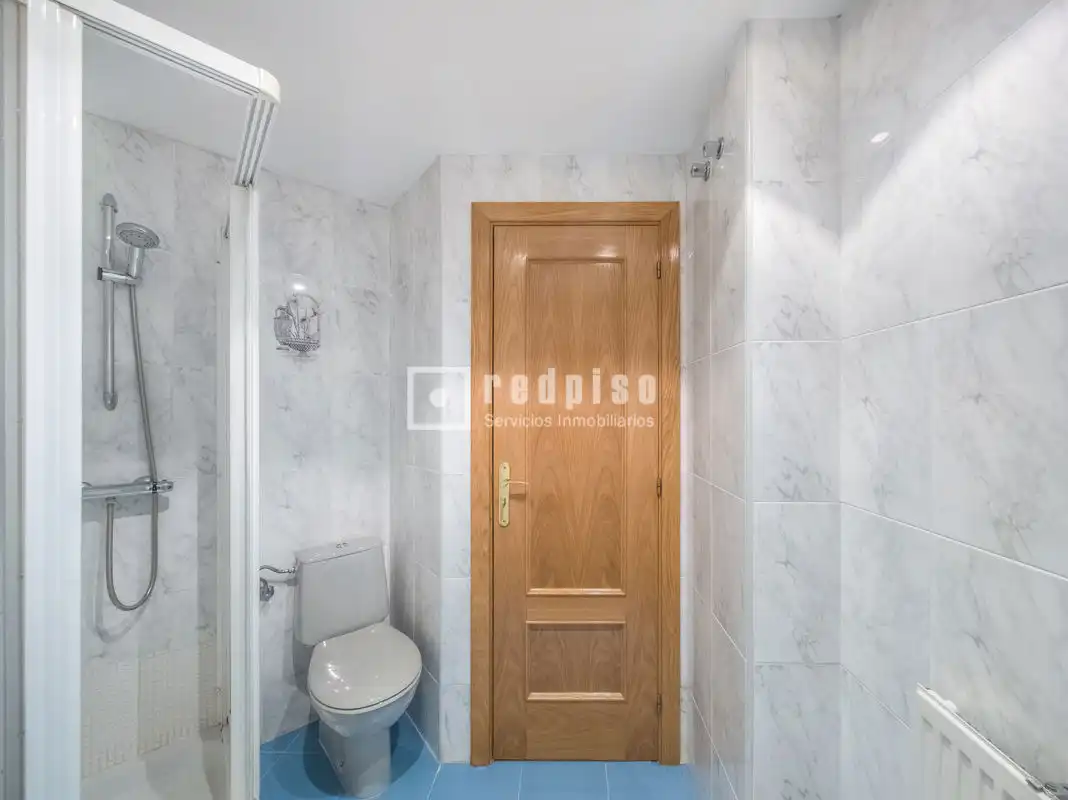 Baño de Piso en venta en Alcorcón con Aire acondicionado, Calefacción y Jardín privado