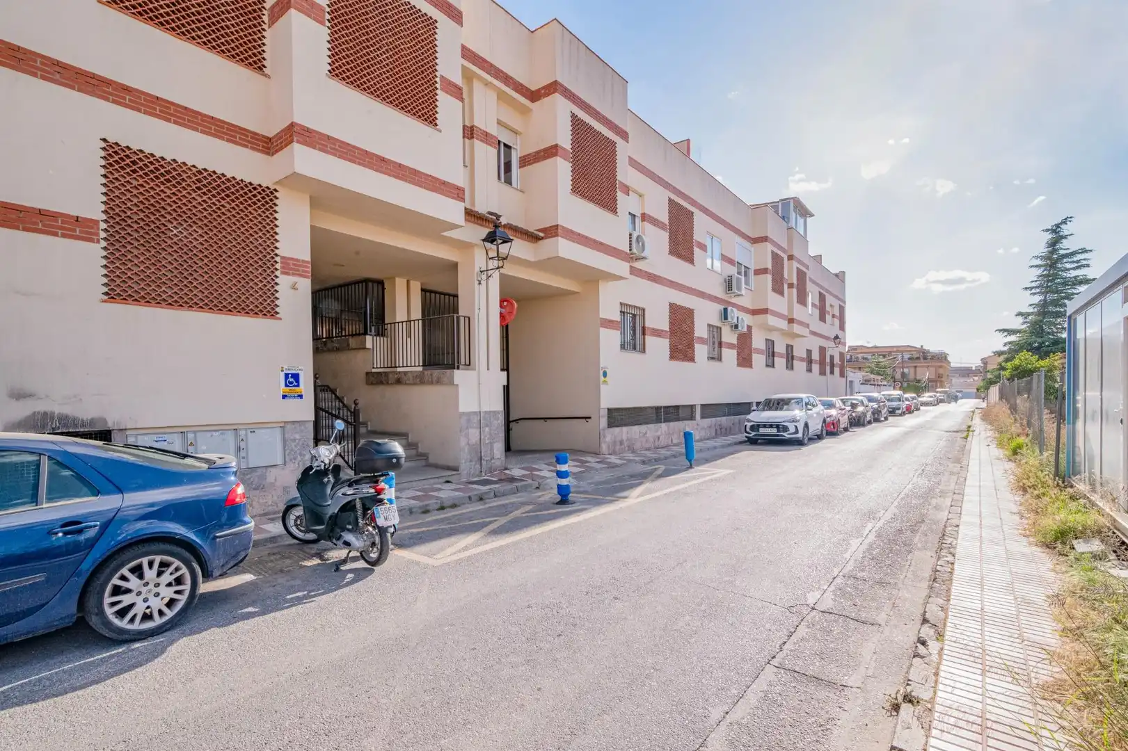 Vista exterior de Pis en venda en Churriana de la Vega amb Aire condicionat, Jardí privat i Traster