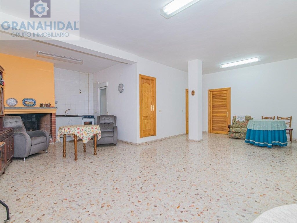 Casa adosada en venda en Cogollos de la Vega amb Traster