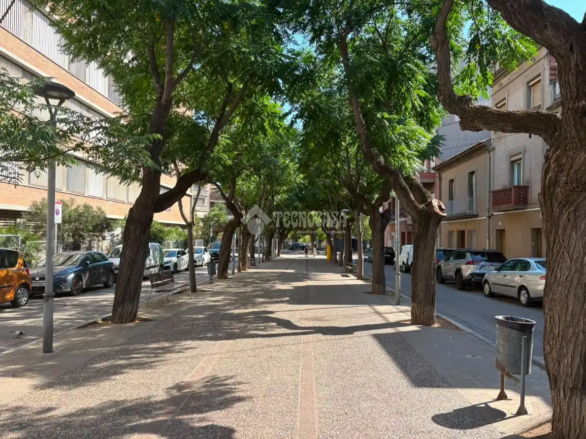 Vista exterior de Casa adosada en venda en Sant Feliu de Llobregat