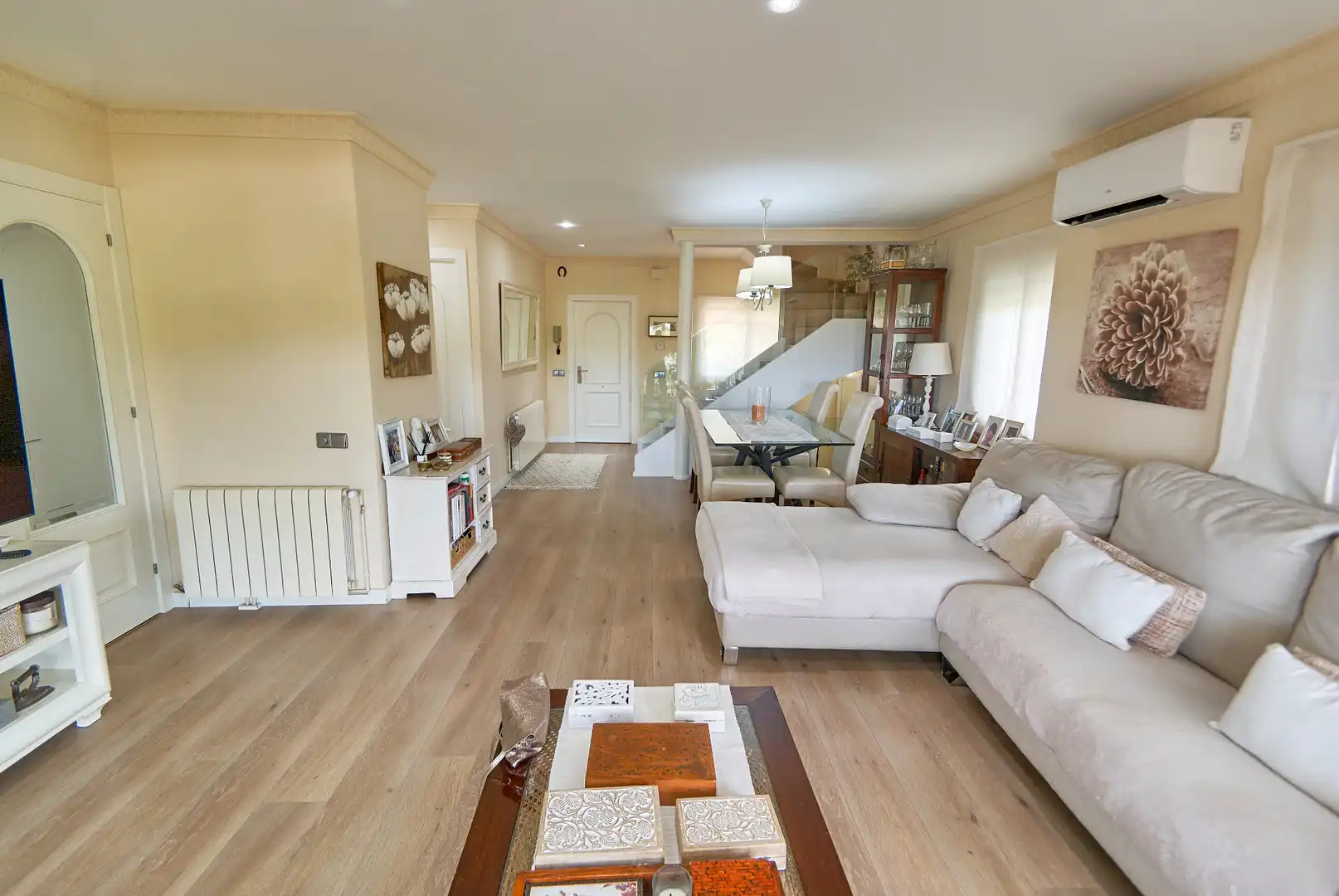 Living room of Houses for sale in Castelldefels  with Air Conditioner, Heating and Private garden