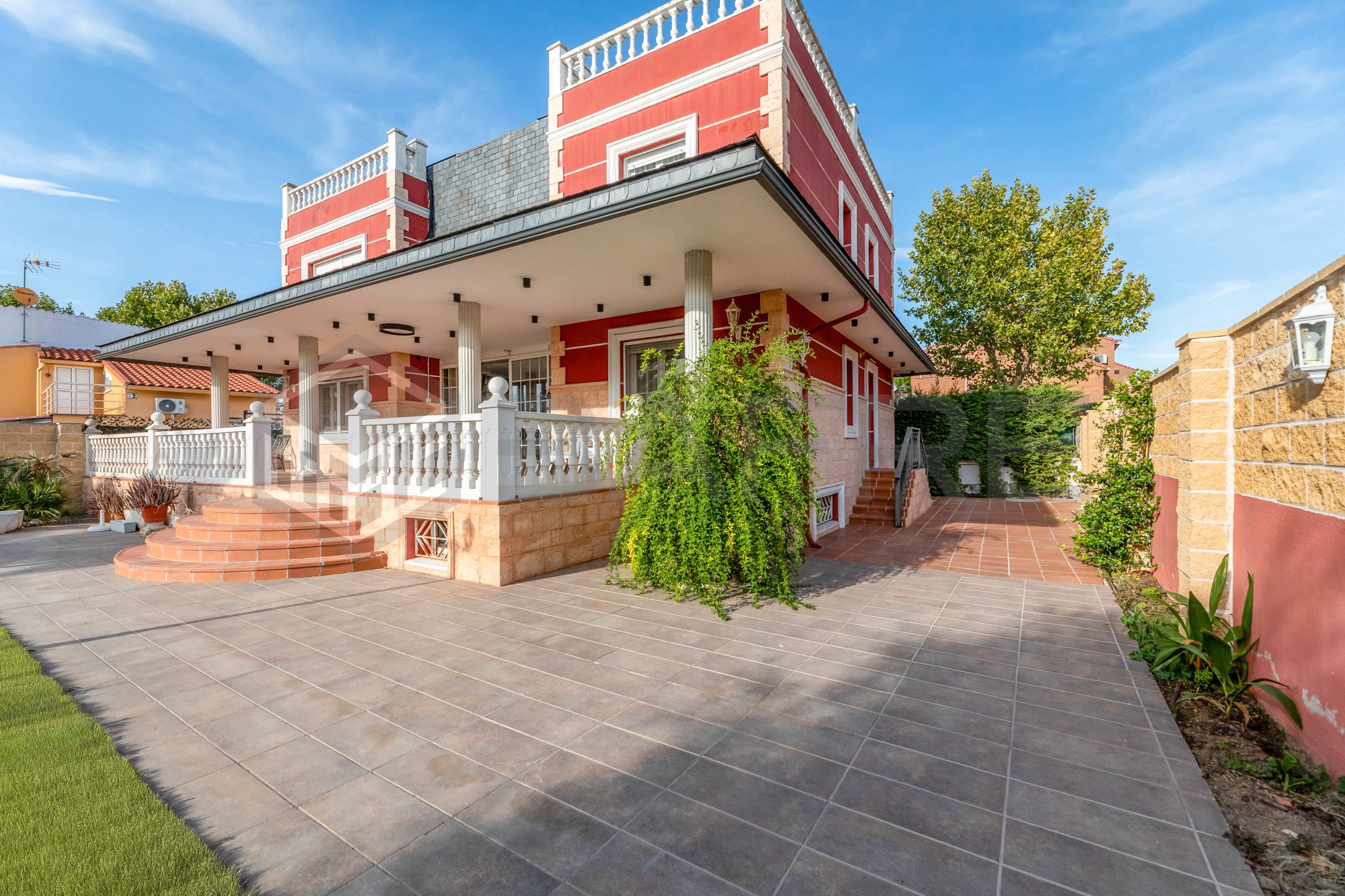Exterior view of House or chalet for sale in Arroyomolinos (Madrid)  with Air Conditioner, Private garden and Terrace