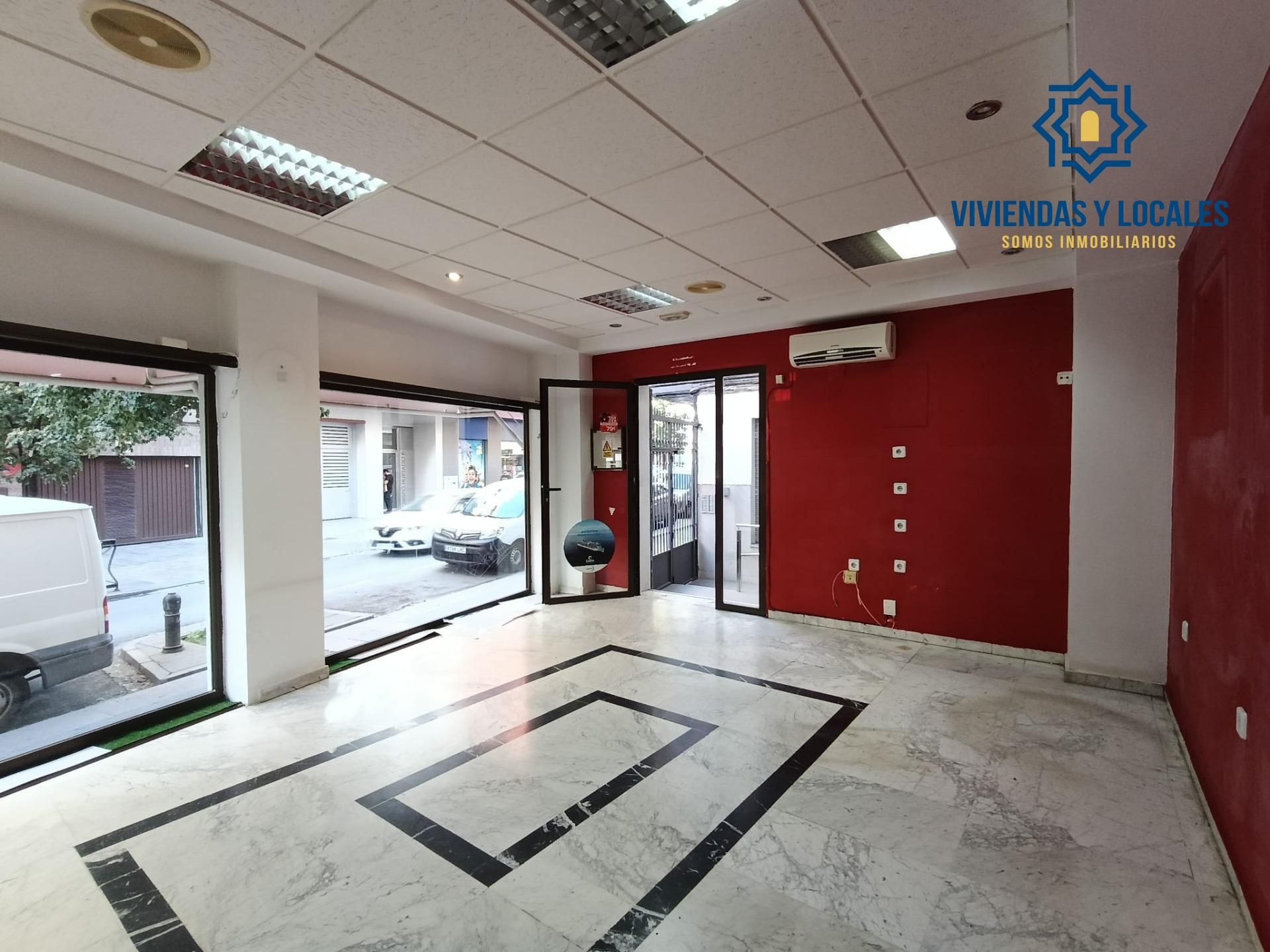 Premises to rent in  Granada Capital  with Air Conditioner