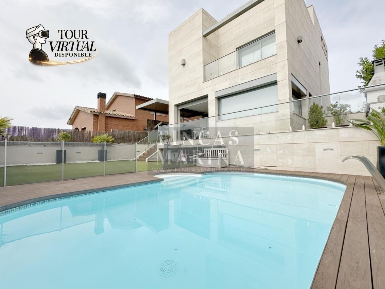 Vista exterior de Casa o xalet en venda en Viladecans amb Aire condicionat, Calefacció i Jardí privat