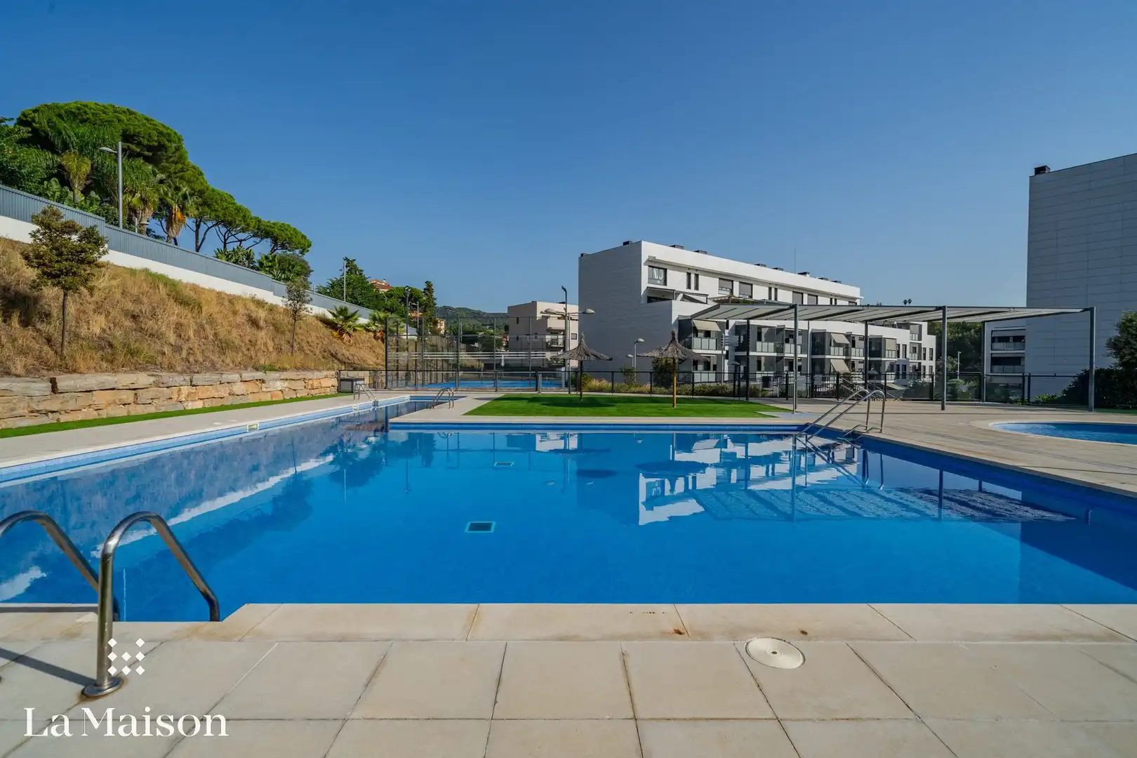 Schwimmbecken von Wohnung zum Verkauf in Sant Andreu de Llavaneres mit Heizung, Abstellraum und Balkon