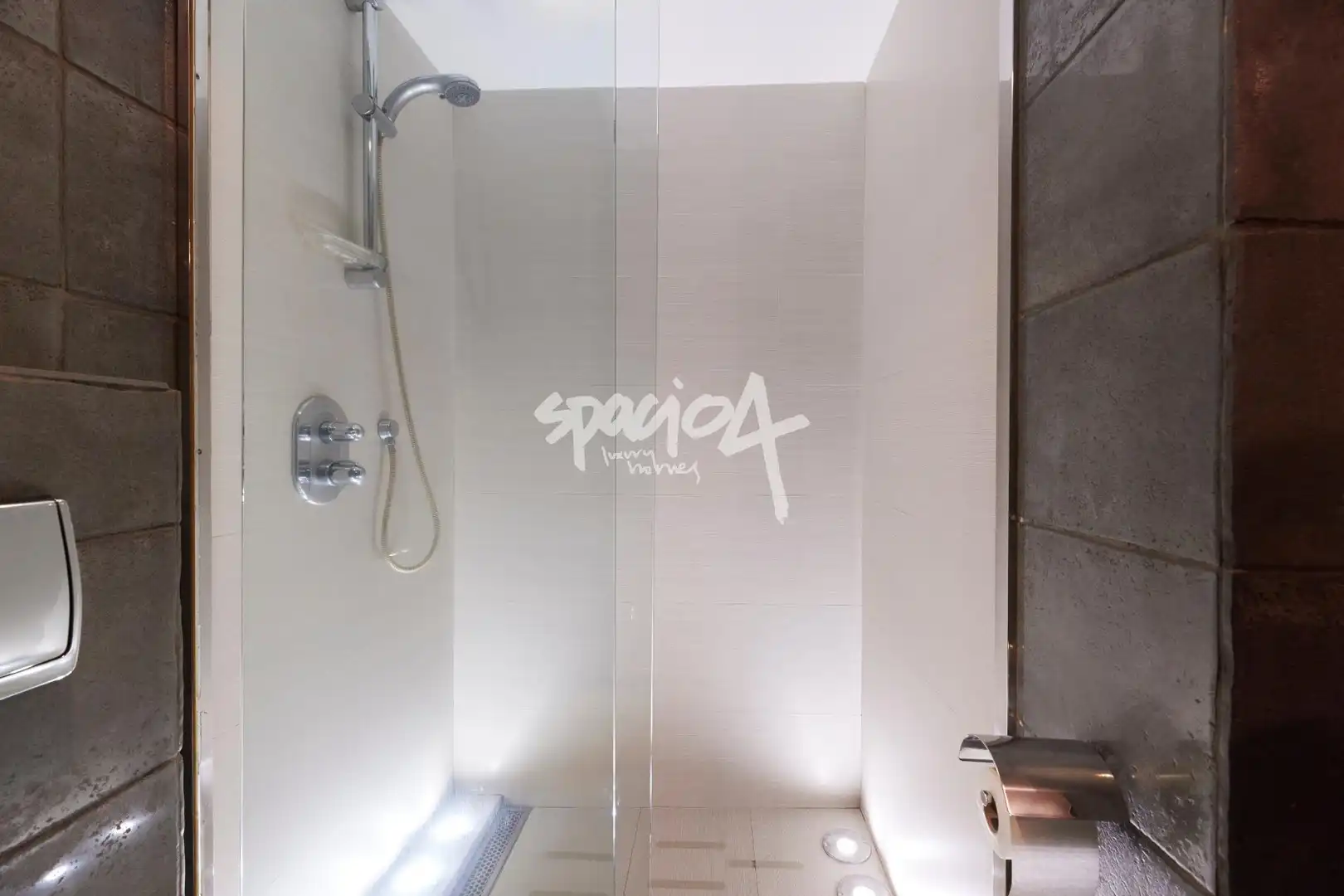 Badezimmer von Wohnung zum Verkauf in Madrid mit Klimaanlage und Heizung