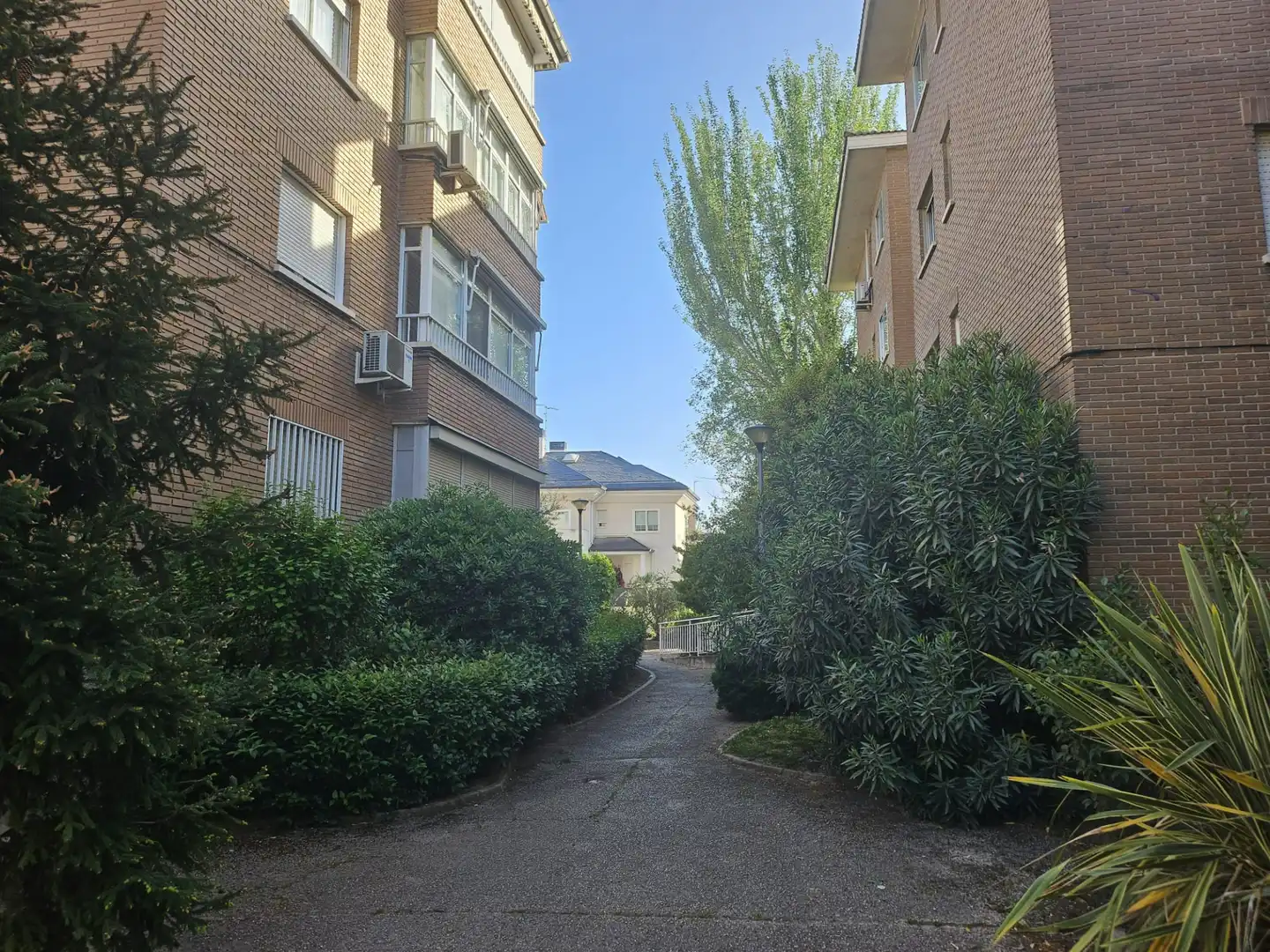 Vista exterior de Pis en venda en Alcalá de Henares amb Calefacció, Parquet i Terrassa