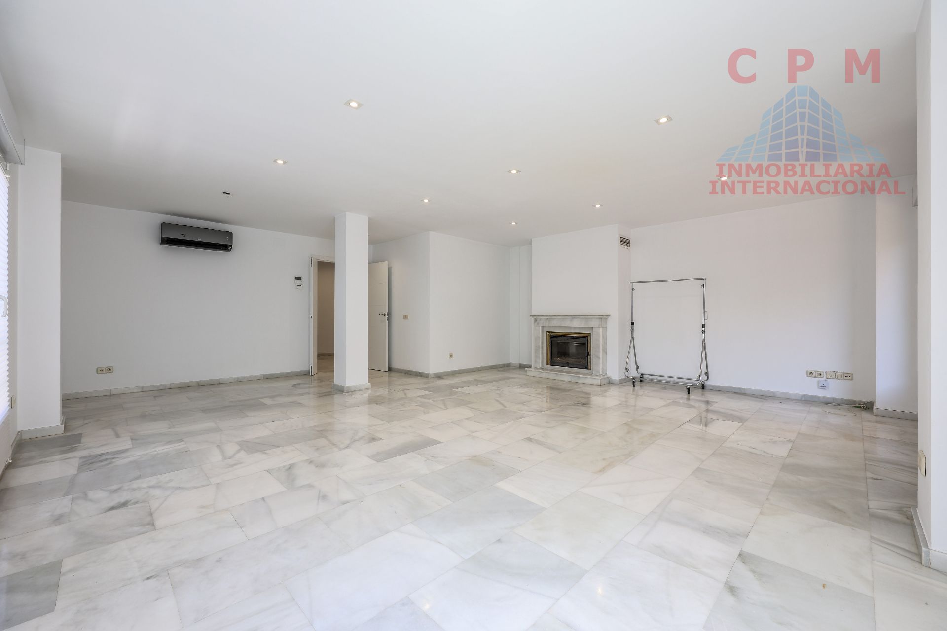Single-family semi-detached to rent in  Madrid Capital  with Air Conditioner, Heating and Private garden