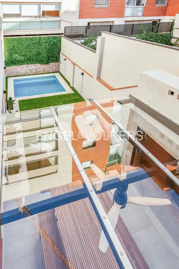 Terraza de Casa adosada en venta en Barcelona con Aire acondicionado, Calefacción y Jardín privado